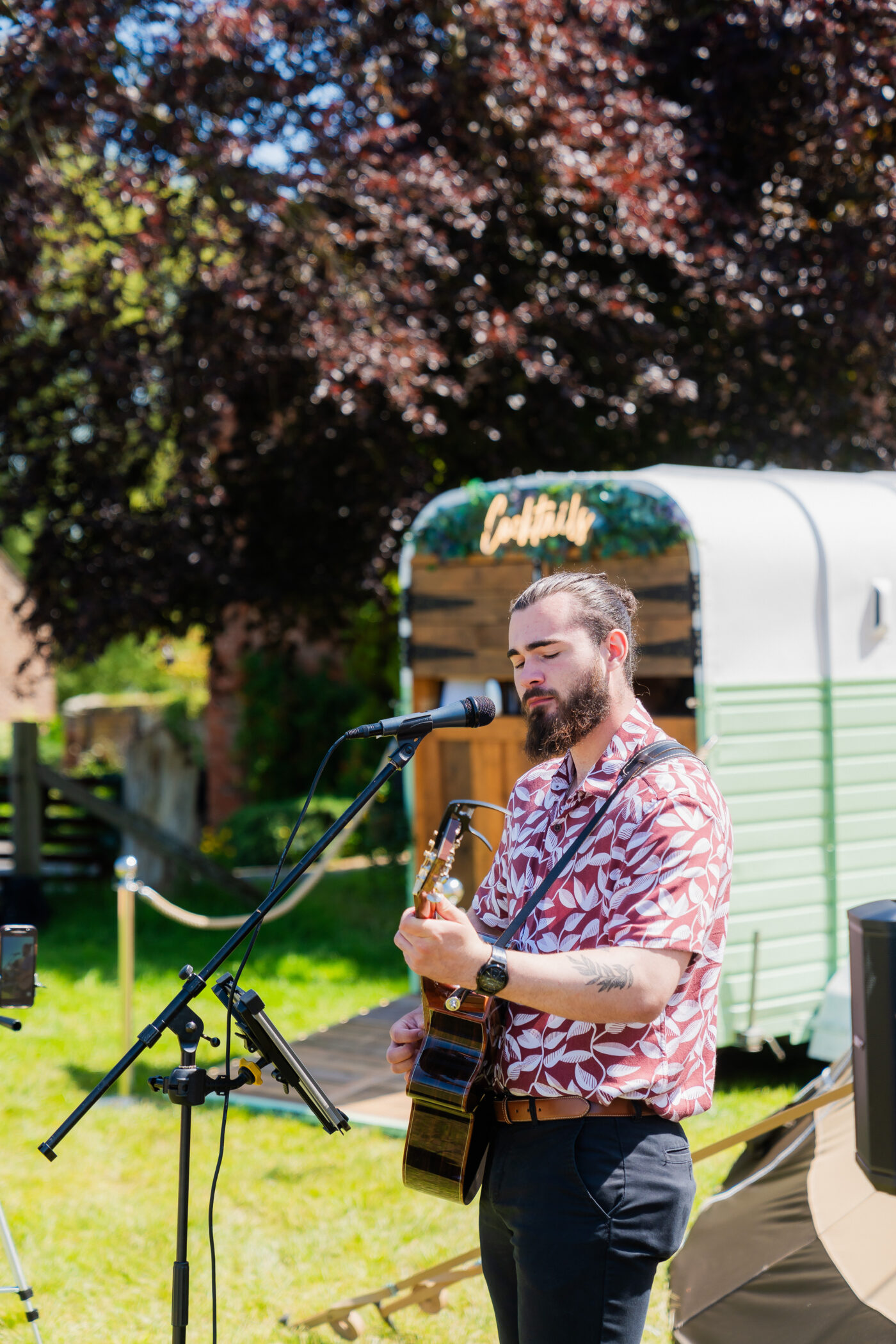 wedding singer in orchard, wedding fair, wedding fayre, wedding venues herefordshire uk, the orchard wedding venue, countryside wedding